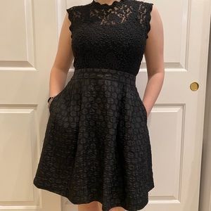Beautiful black dress w/ lace & polka dot skirt🖤